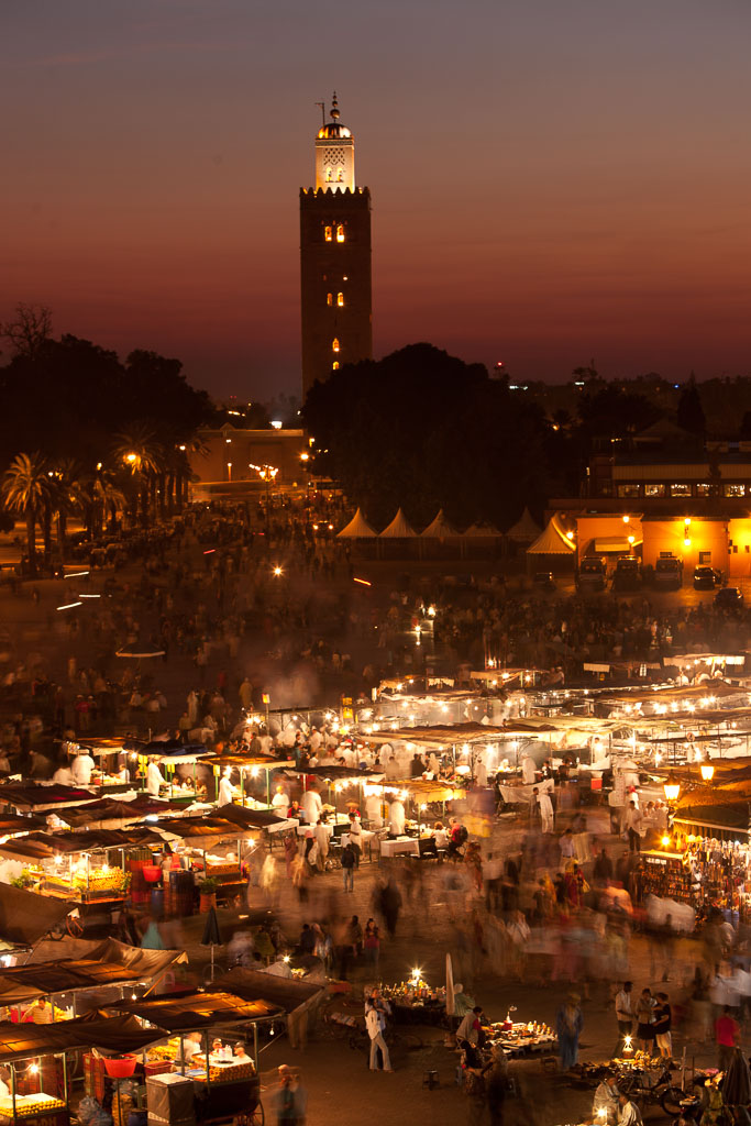 The hectic life in in Marakech's Place Djemaa el-Fna at night